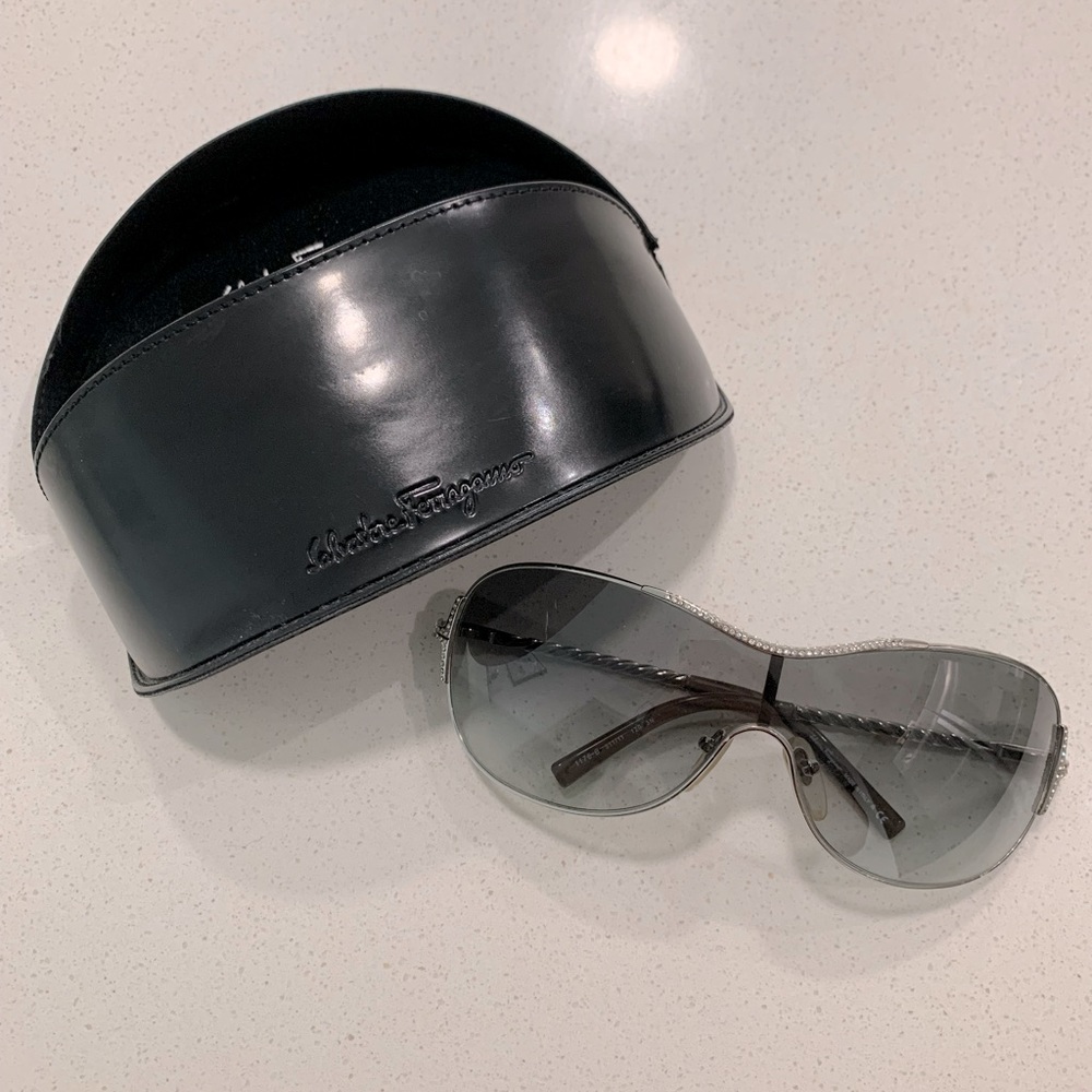 Ferragamo Oversized Sunglasses (AUTHENTIC)